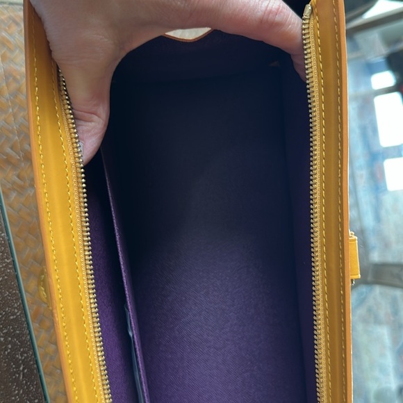 Louis Vuitton Epi Sac Triangle Tassil Purse yellow with matching wallet. - Picture 15 of 17